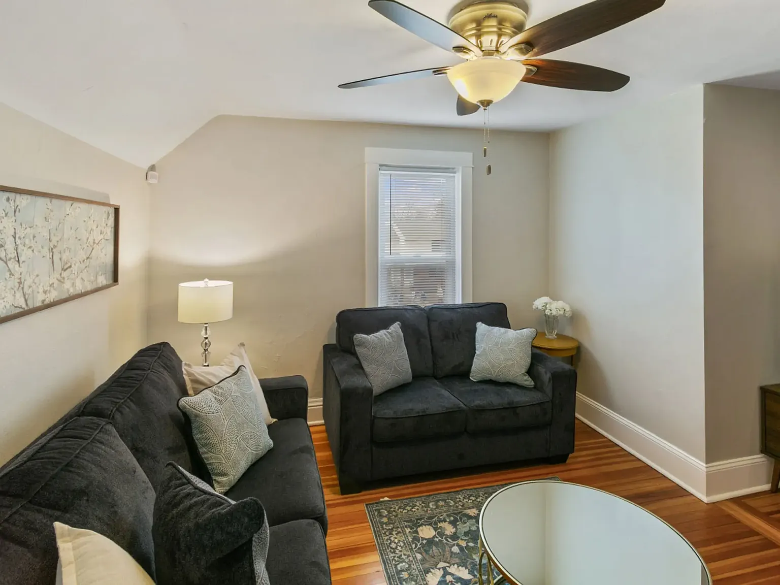 3 bed, 1300 sqft, $3,600 — Photo 3