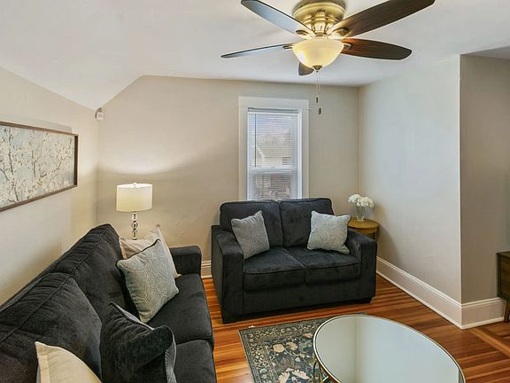 3rd image of 219 W Park Ave