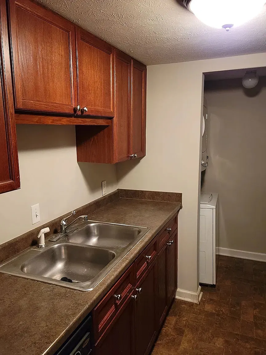 2 bed, 1040 sqft, $1,350 — Photo 4