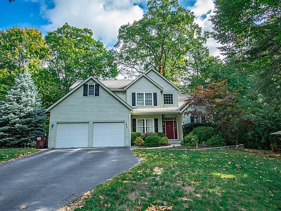 2nd image of 13 Newport Dr