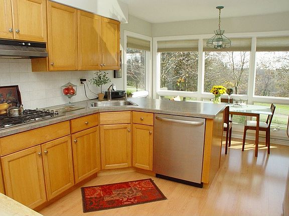 Large Eat-in Kitchen