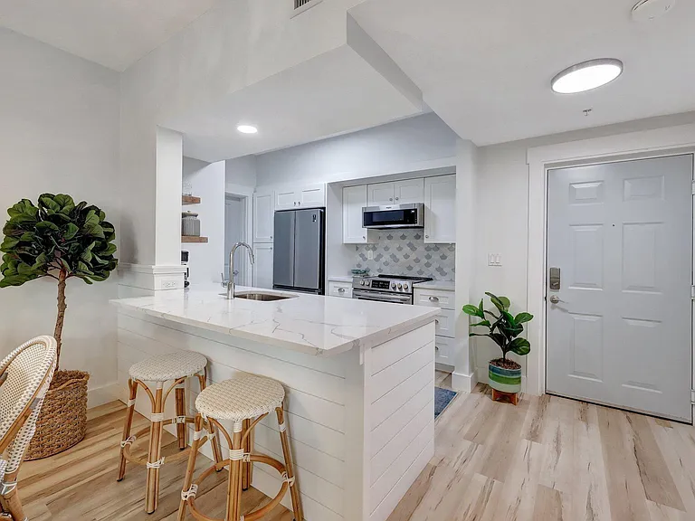 875 Flagler Ave #404 — Photo 8