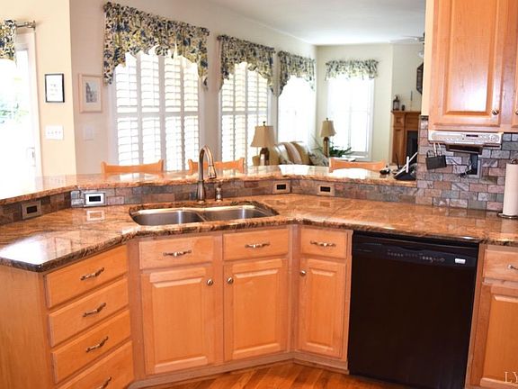 4th image of 1142 Ashburn Dr