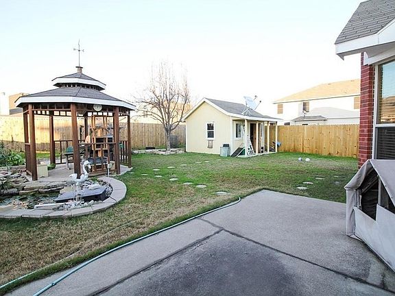 3rd image of 7019 Meadow Bend Dr