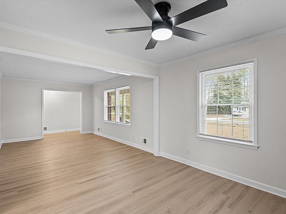 5th image of 1127 Bayview Dr