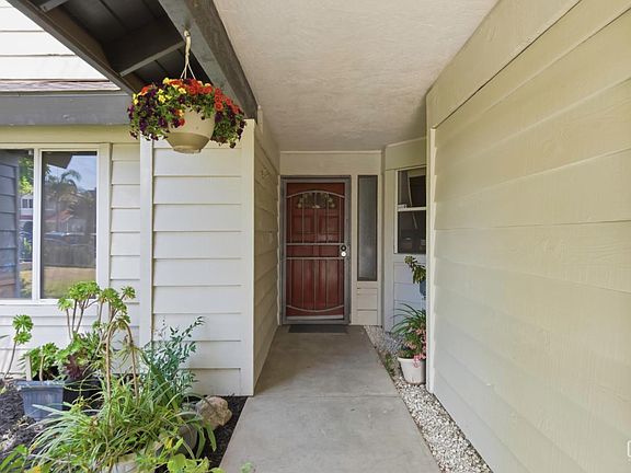 5th image of 2713 McNutt St
