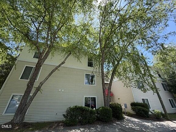 3rd image of 1521 Graduate Ln APT 101
