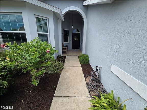 3rd image of 833 Mount Hood Ct