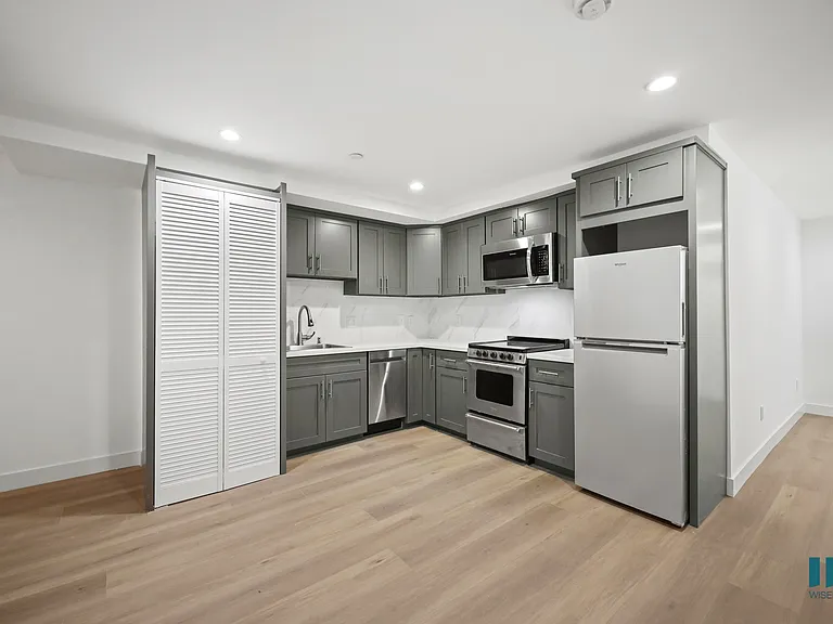 429 N Hayworth Ave — Photo 66