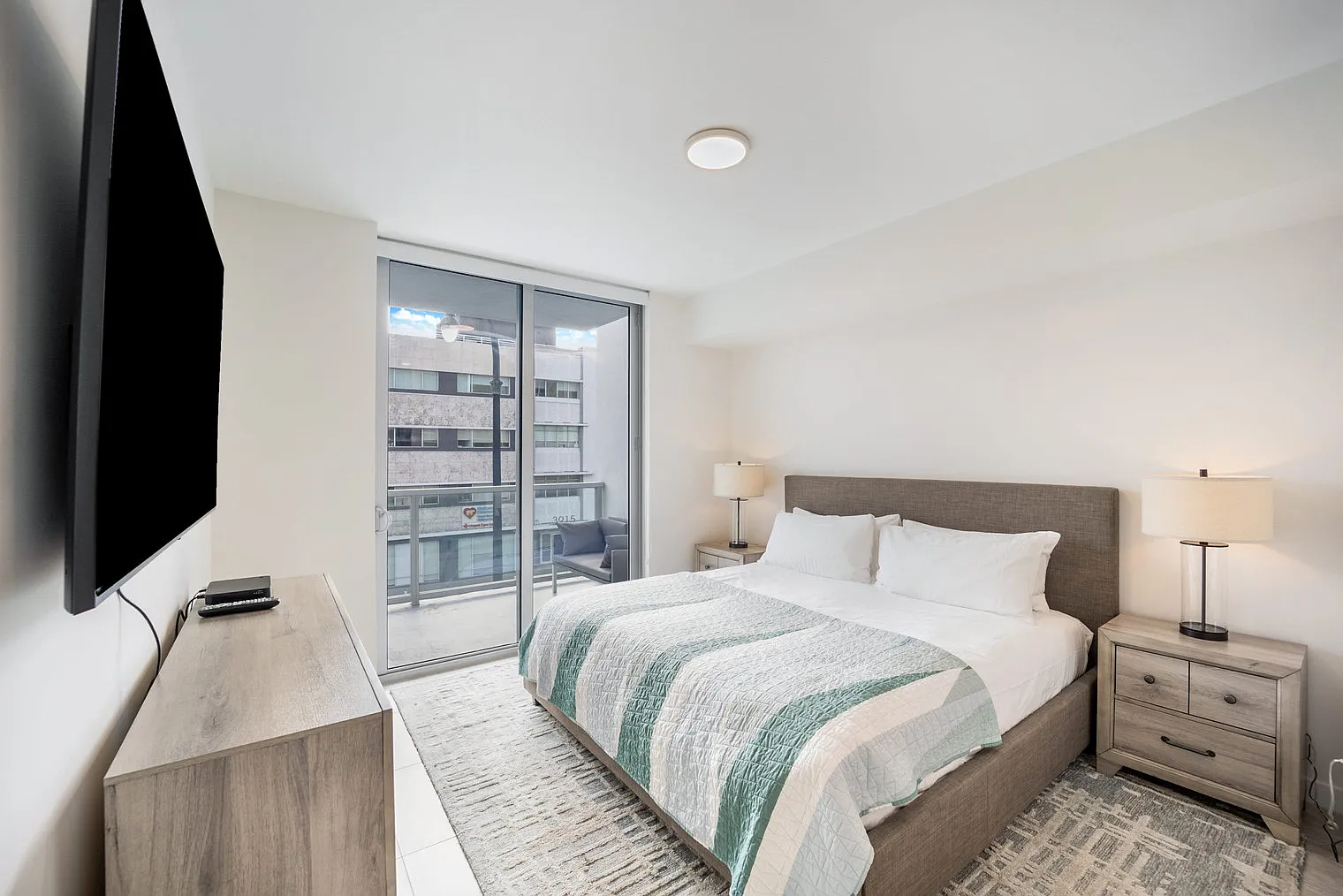 2 bed, 2.0 bath, $6,421 — Photo 4