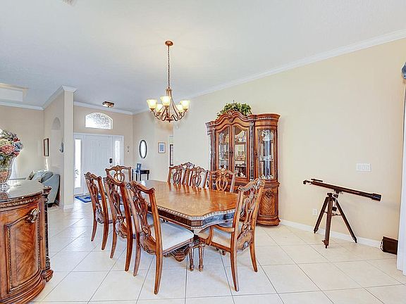 5th image of 451 NW Fetterbush Way
