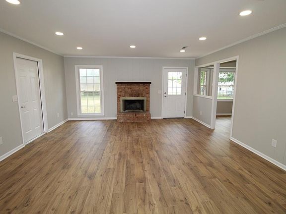 4th image of 202 Candace Ct