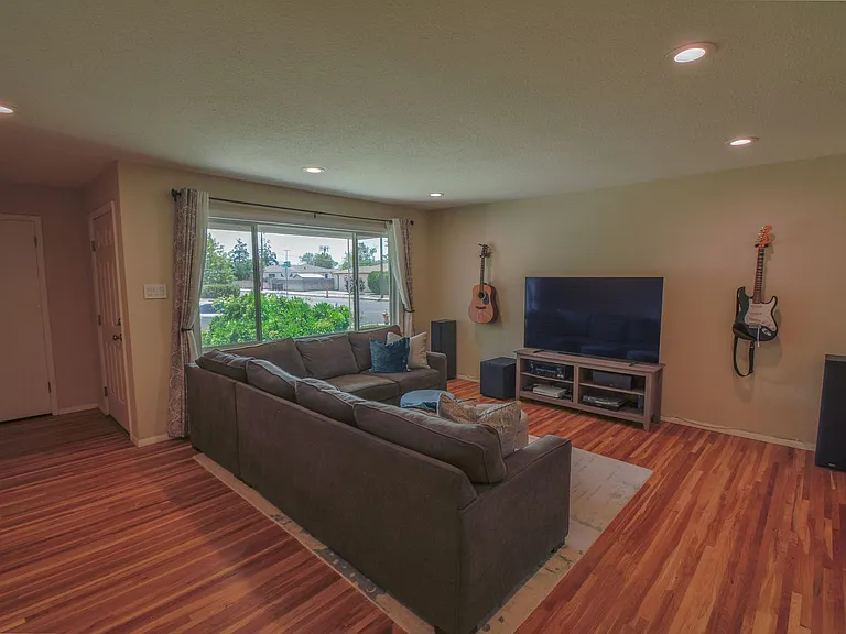 9501 Arvilla Ave NE — Photo 4