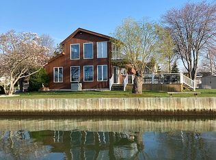 33 Deeringwood Ln, Babylon, NY 11702