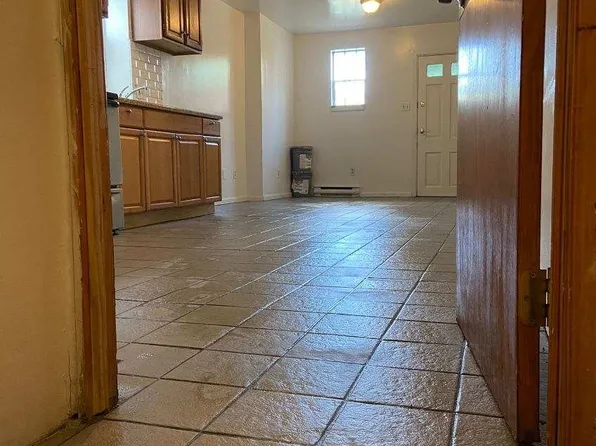 2047 S 22nd St Floor 2, Philadelphia, PA 19145