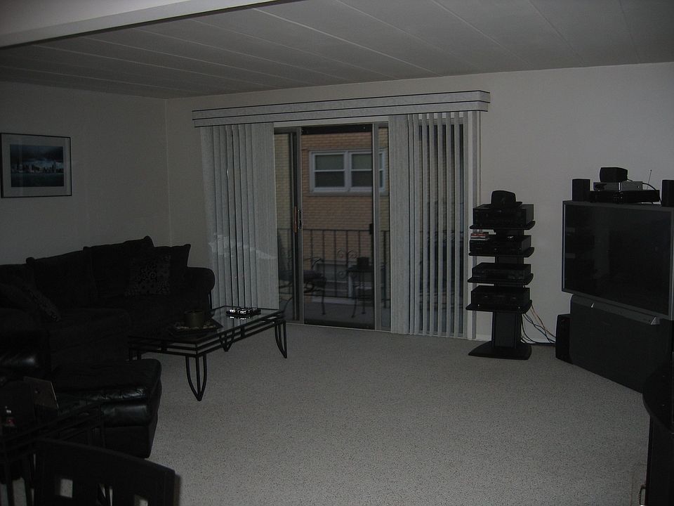 1st image of 6484 N Northwest Hwy APT 208
