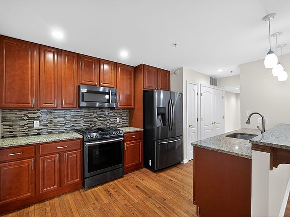 5th image of 213 Carolstowne Rd