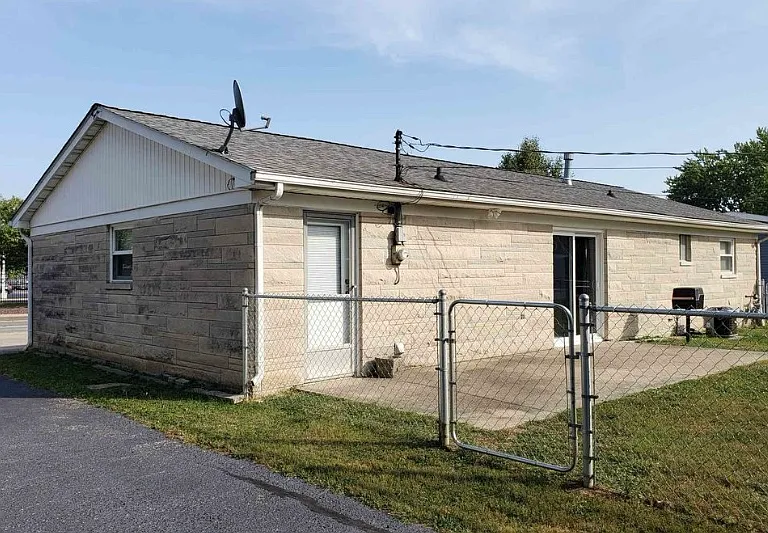 820 S Curry Pike — Photo 3