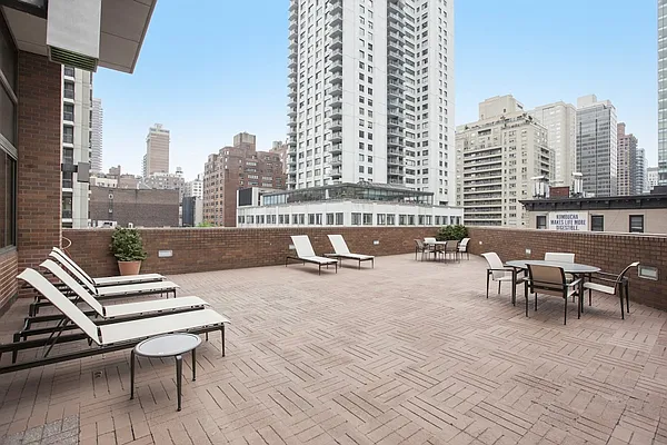 Rented by Olnick Organization | media 7