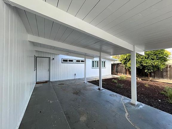 3rd image of 881 Goodwin Ave
