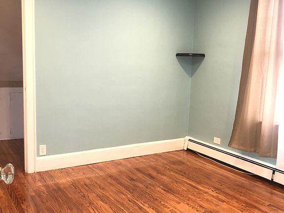 3rd image of 16 Hunter Ln Floor 2
