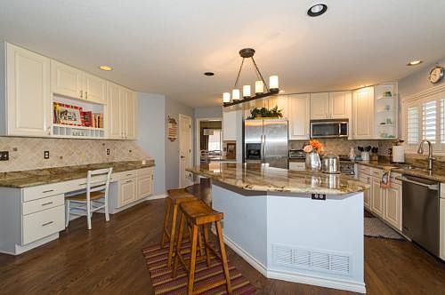 4th image of 535 Manorwood Ln