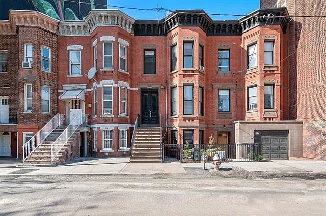 1st image of 22 Cottage St