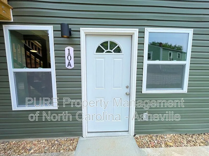3 bed, 1.0 bath, 785 sqft, $2,400 — Photo 1