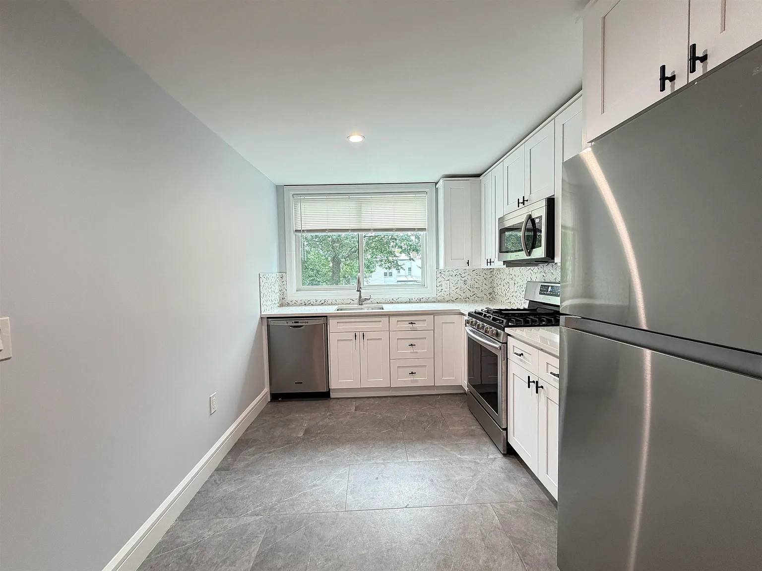 2 bed, 1.0 bath, $2,350 — Photo 4