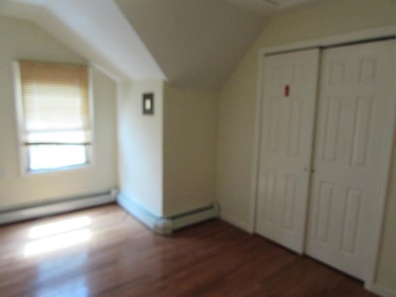 4th image of 13 49th St APT 3