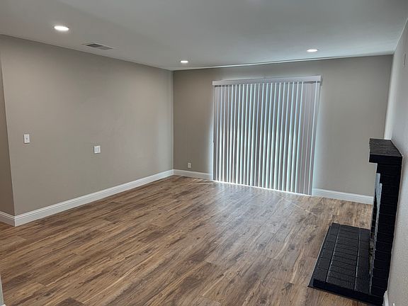 3rd image of 152 Santana Dr