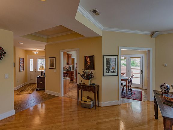 4th image of 32 Haven Oak Ct
