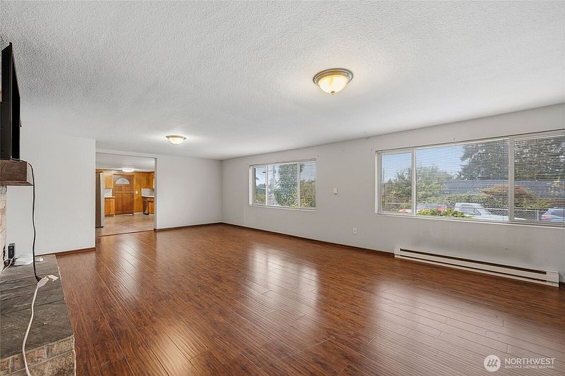 4th image of 702 E 51st Street