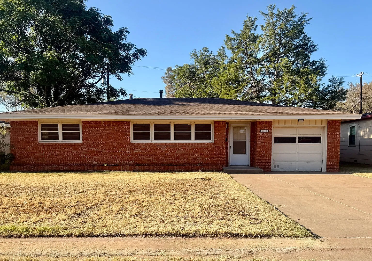 Newly Remodeled 3/2 in Wonderful Central Location! — Photo 1