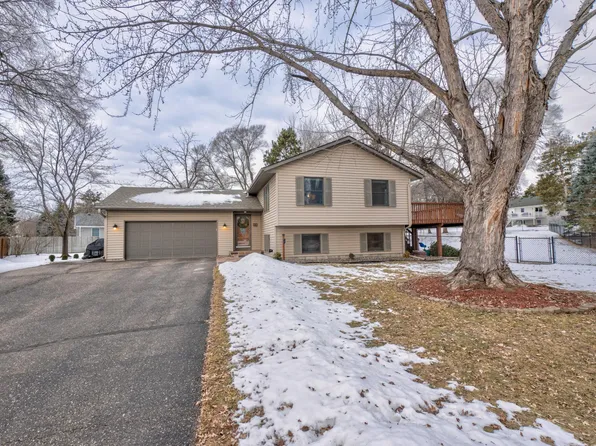 811 Fox Tree Ln N, Hudson, WI 54016