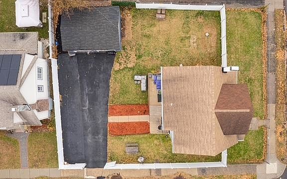 3rd image of 8 Tremont Ave