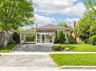 950 McCowan Rd, Toronto, ON M1P 3H7