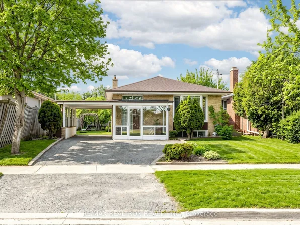 950 McCowan Rd, Toronto, ON M1P 3H7