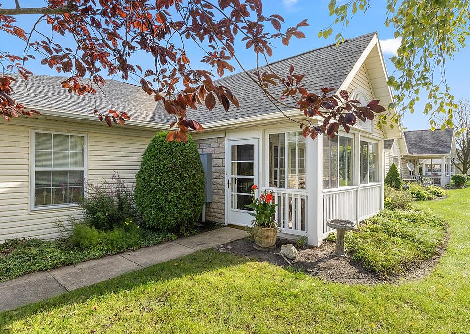 1st image of 693 Villa Dr