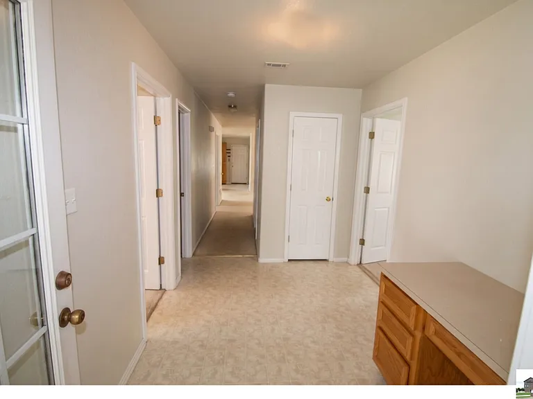 1906 Flagstaff Dr — Photo 10