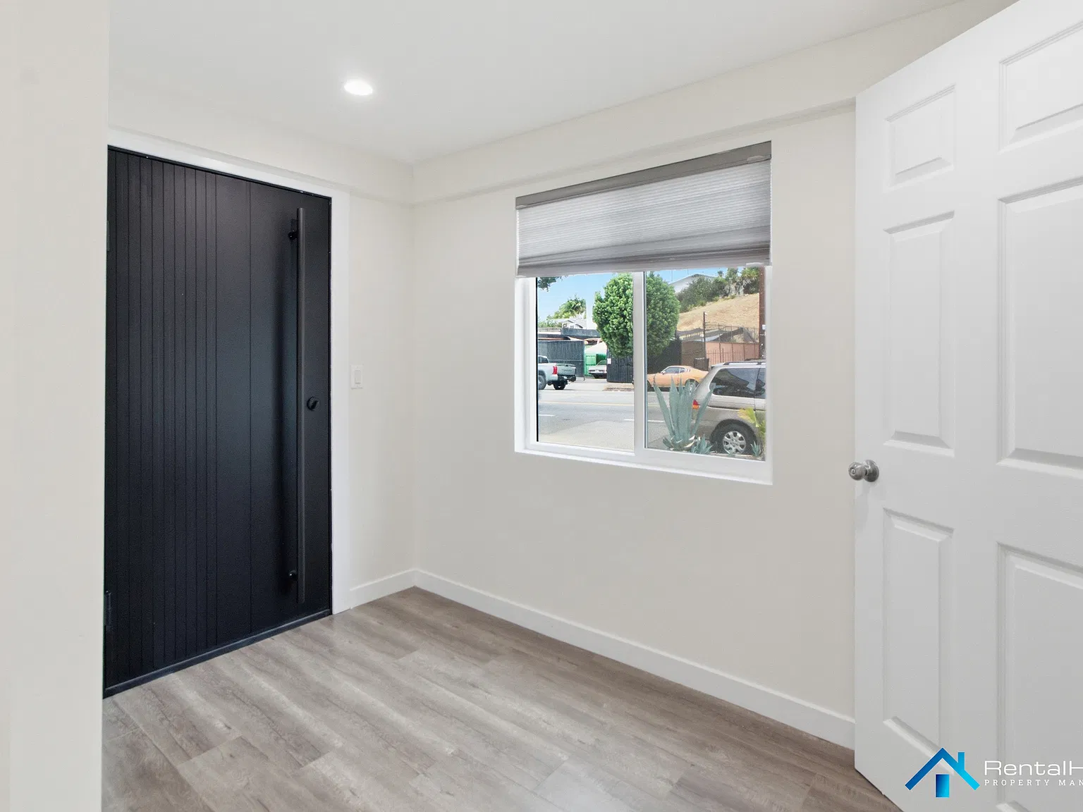 4 bed, 1200 sqft, $3,895 — Photo 2