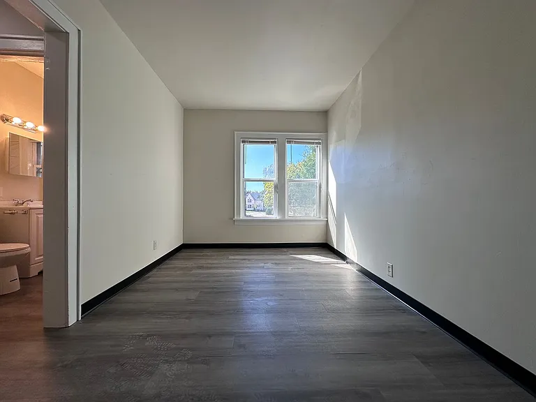 113 S Monroe Ave — Photo 15