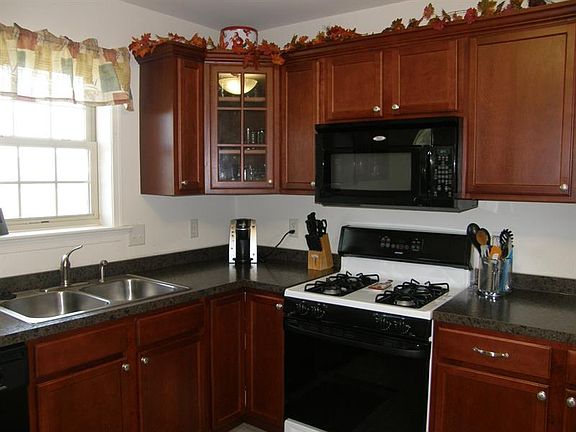 4th image of 145 Nicole St