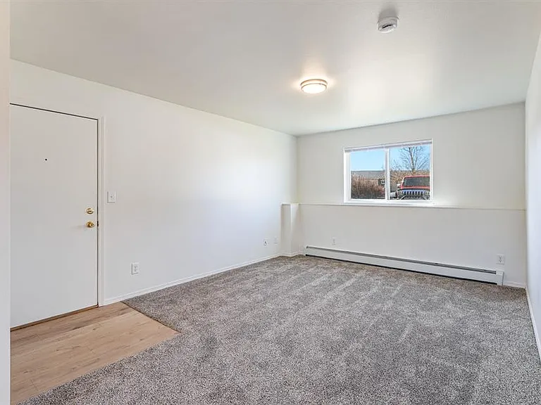 North Russell Apts-1650 N Russell — Photo 12