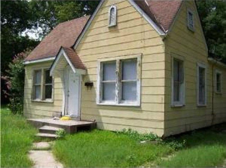2nd image of 2634 Vivian St