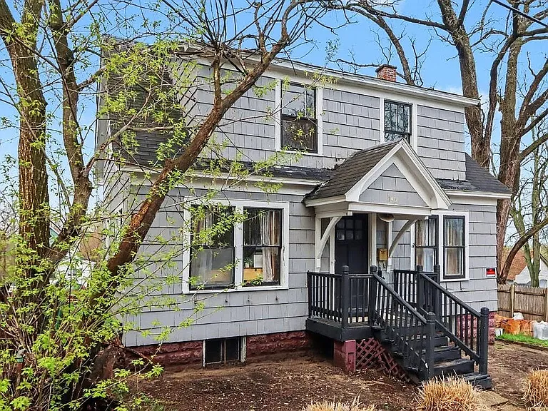 140 Dixie Ave — Photo 2