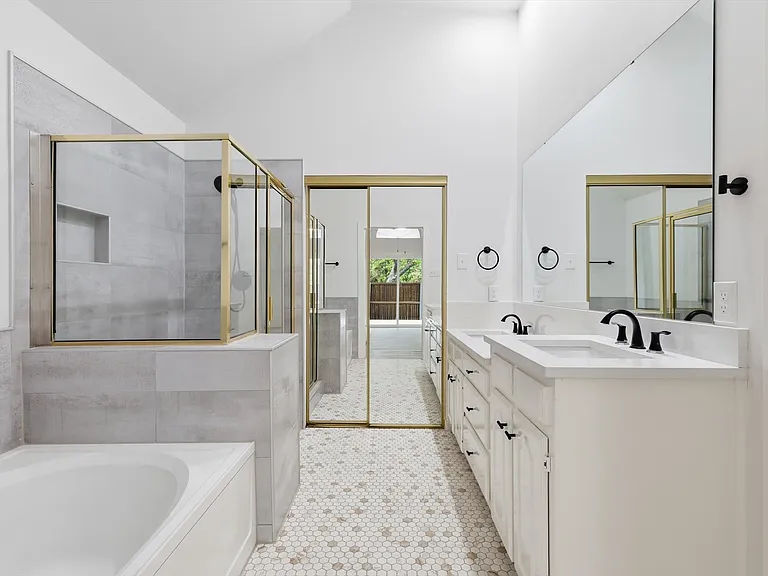 381 Arbor Ln — Photo 17