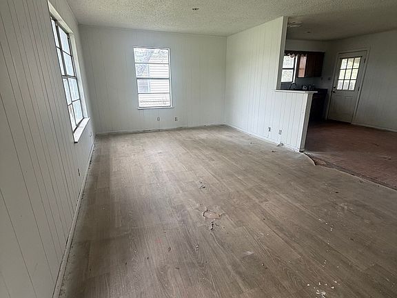 2nd image of 1025 BOWEN ST