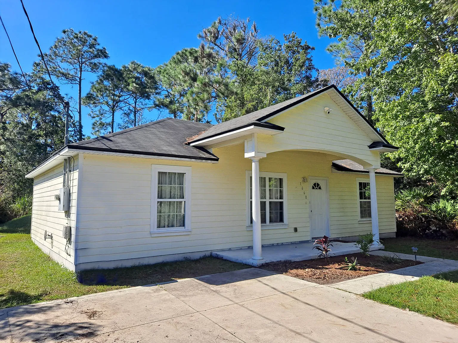 3 bed, 1092 sqft, $1,950 — Photo 2