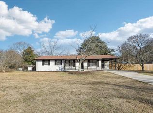 140 Lake Dr, Fayetteville, GA 30215